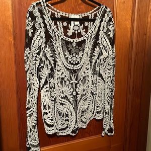Size Large, Long Sleeved Mesh Lace Patterned Shirt